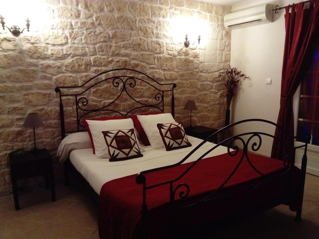 Chez Isabelle Et Guy Bed & Breakfast Trans-en-Provence